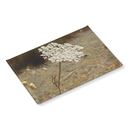 Delicate_Queen_Annes_Lace_Rectangular__RectangleButtonMagnet_H_Angle_Mockup.png